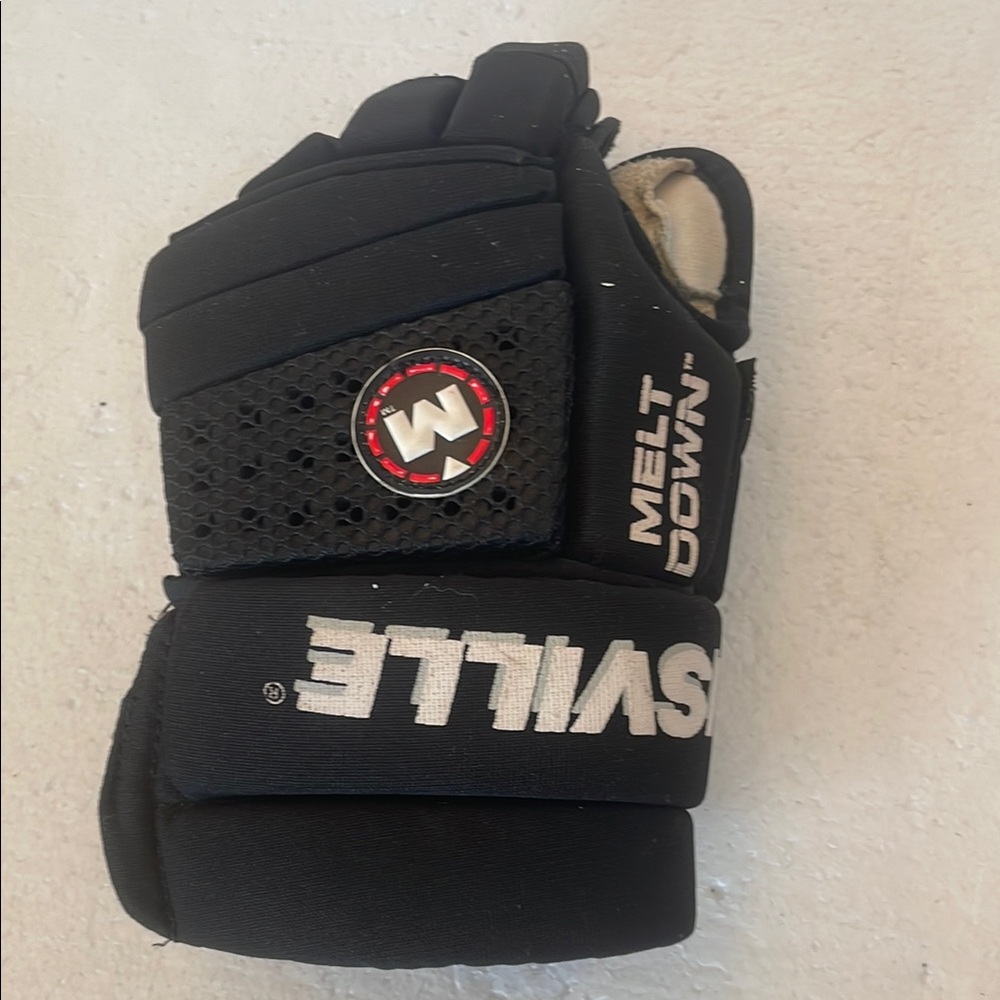 Louisville Meltdown Hockey left hand Glove black senior adult size M